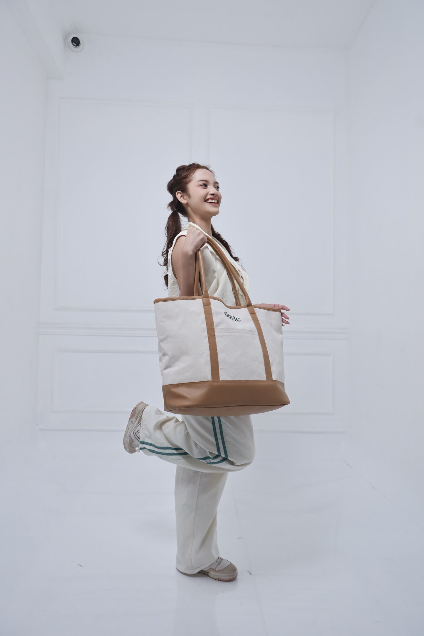 Doyle Canvas Tote Bag (Off White/Tan)