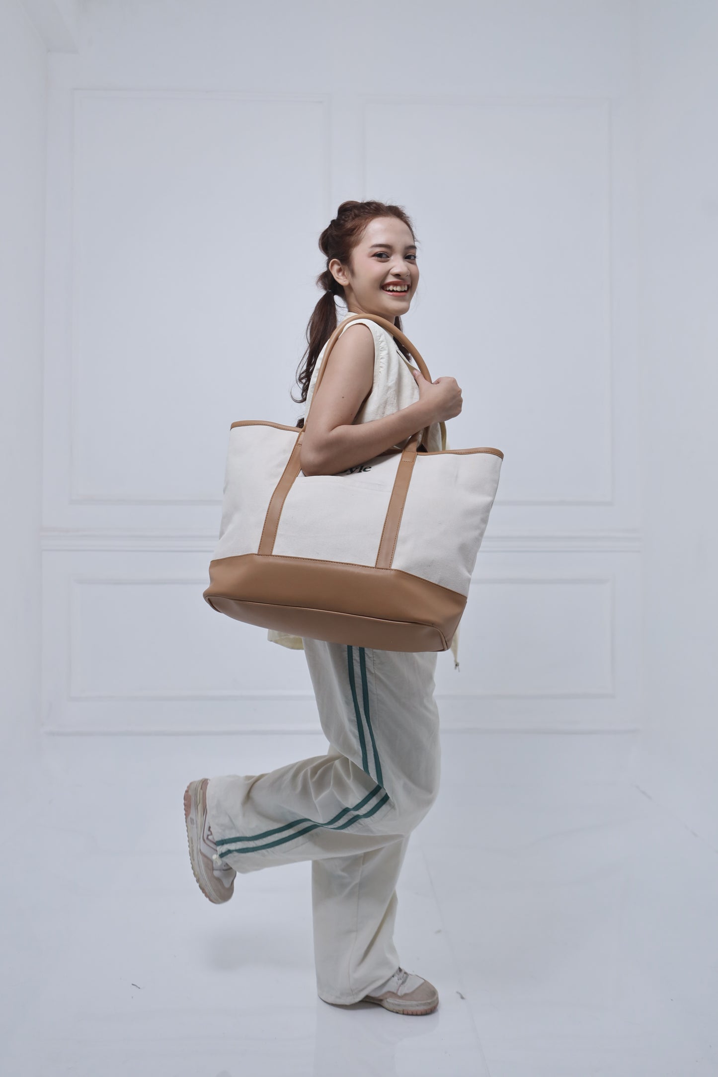 Doyle Canvas Tote Bag (Off White/Tan)