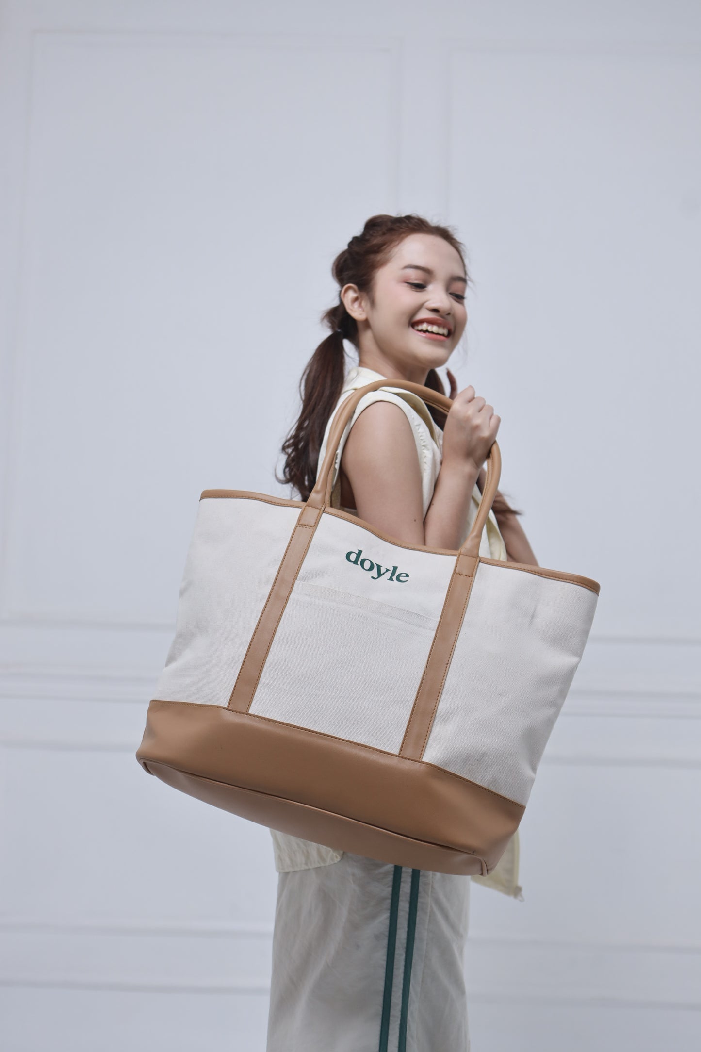 Doyle Canvas Tote Bag (Off White/Tan)