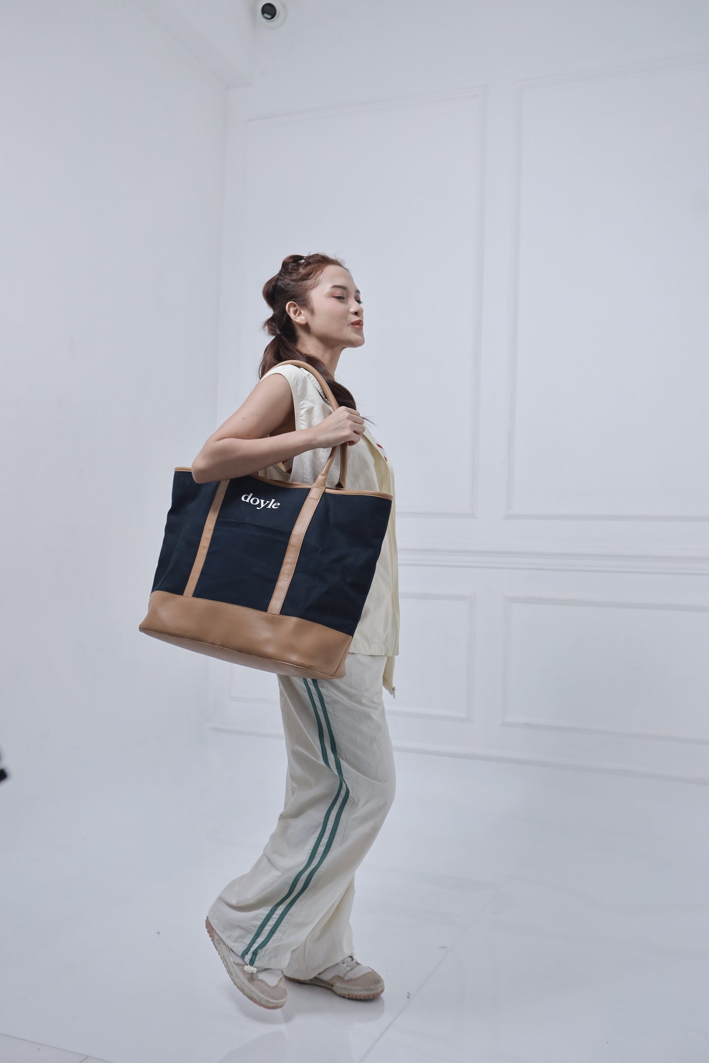 Doyle Canvas Tote Bag (Navy/Tan)